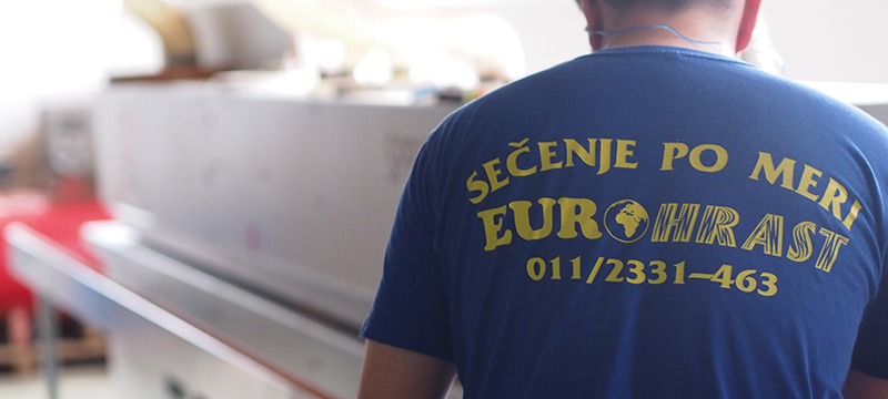 Secenje po meri - radnik u uniformi Secenje po meri - radnik u uniformi